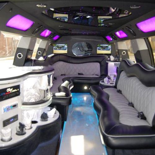Chicago stretch limo charter service lets you ride
