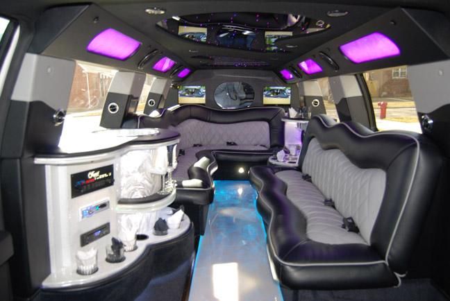 Chicago stretch limo charter service lets you ride