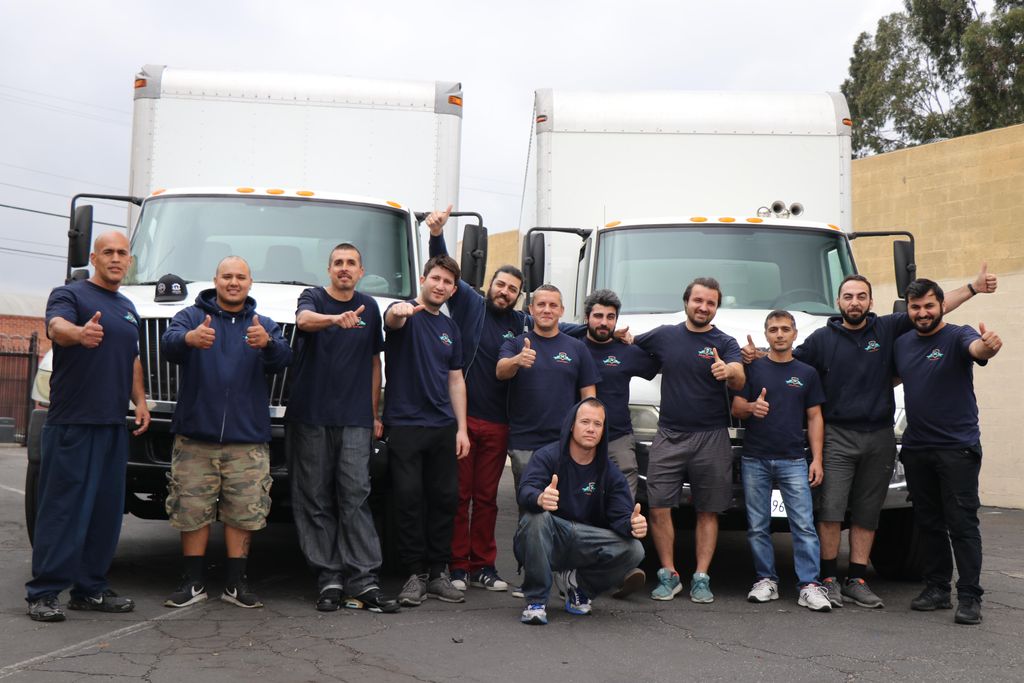 Moving Team thumbs up