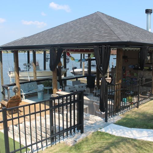 Boat house and outdoor kitchen at Moonraker Dr. Sl