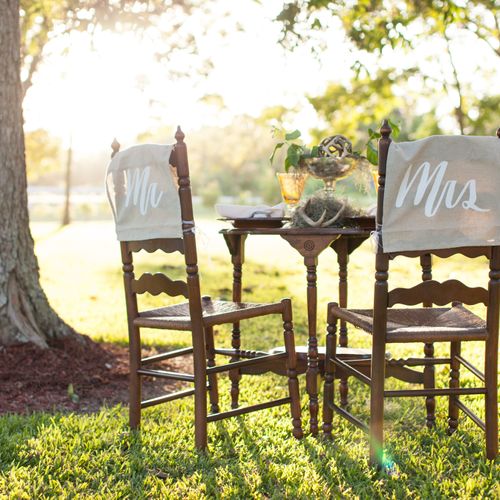 Outdoor wedding sweetheart table design for elopem