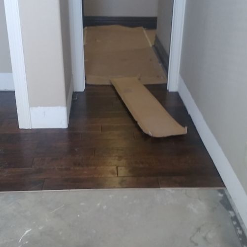 Laminate floor installing