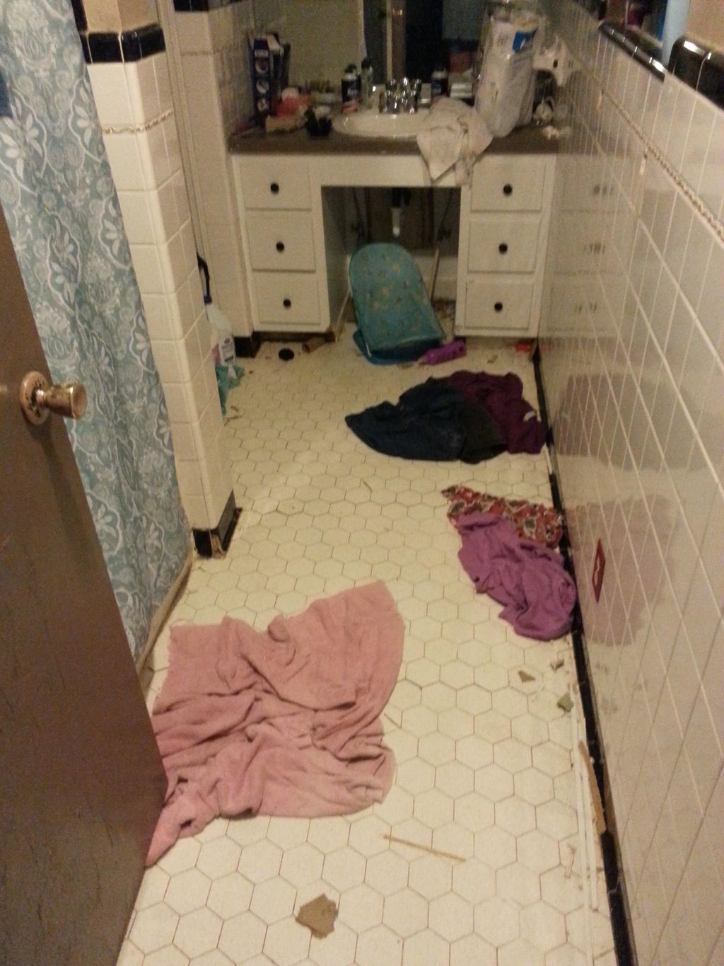 This is the bathroom before I cleaned it.