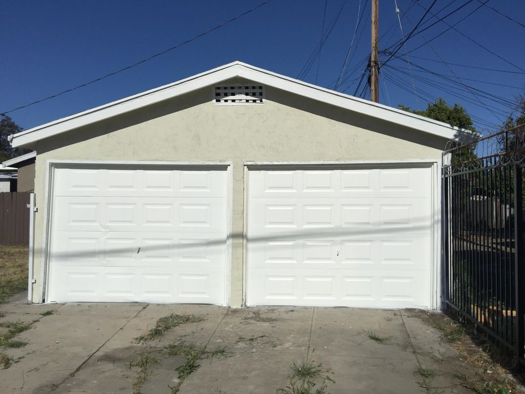 Garage and door repaint 