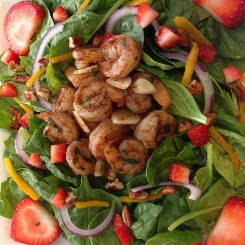 Garlic Shrimp and Spinach Salad with Honey Bacon V