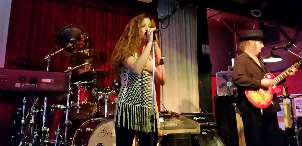 Keren performs with her Prog band Quasar.  Sunnyva