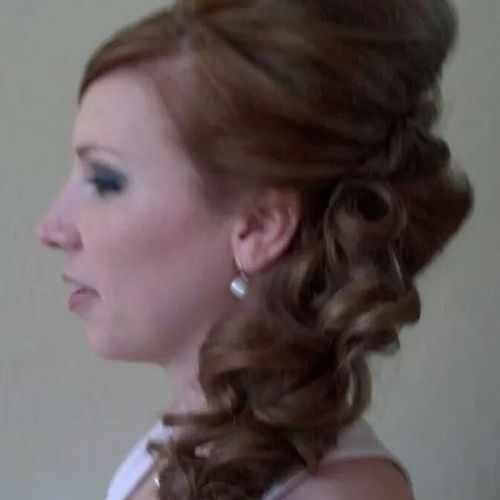 super full side curly pony with extreme height