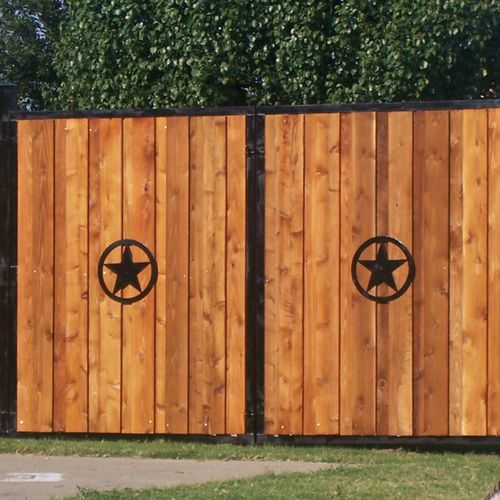 Our Custom Fences range from Cedar board-on-board 