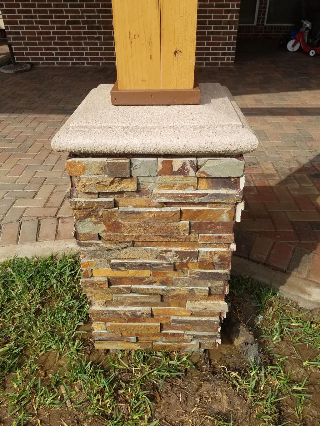 Stone wrap column. Sienna plantation.