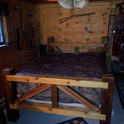 Queen sized Post & Beam bed frame for theme "log c