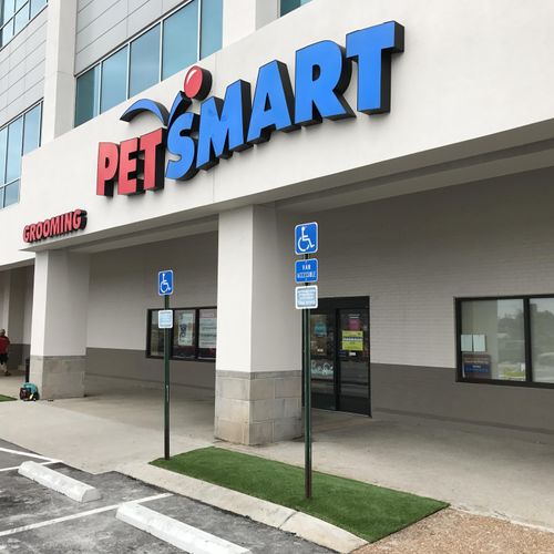 Pet Smart at 100 Oaks Mall