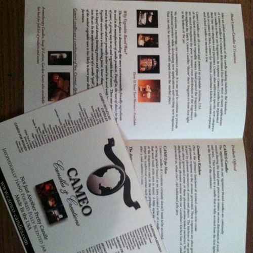 Brochure and info card for a candle shop located i