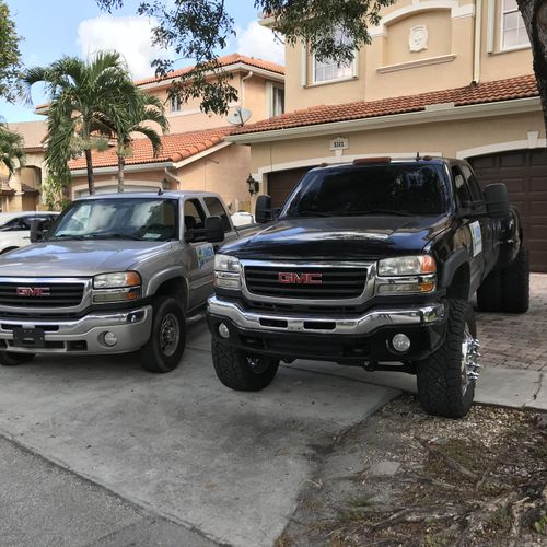 2 trucks 24/7 ready for pickups