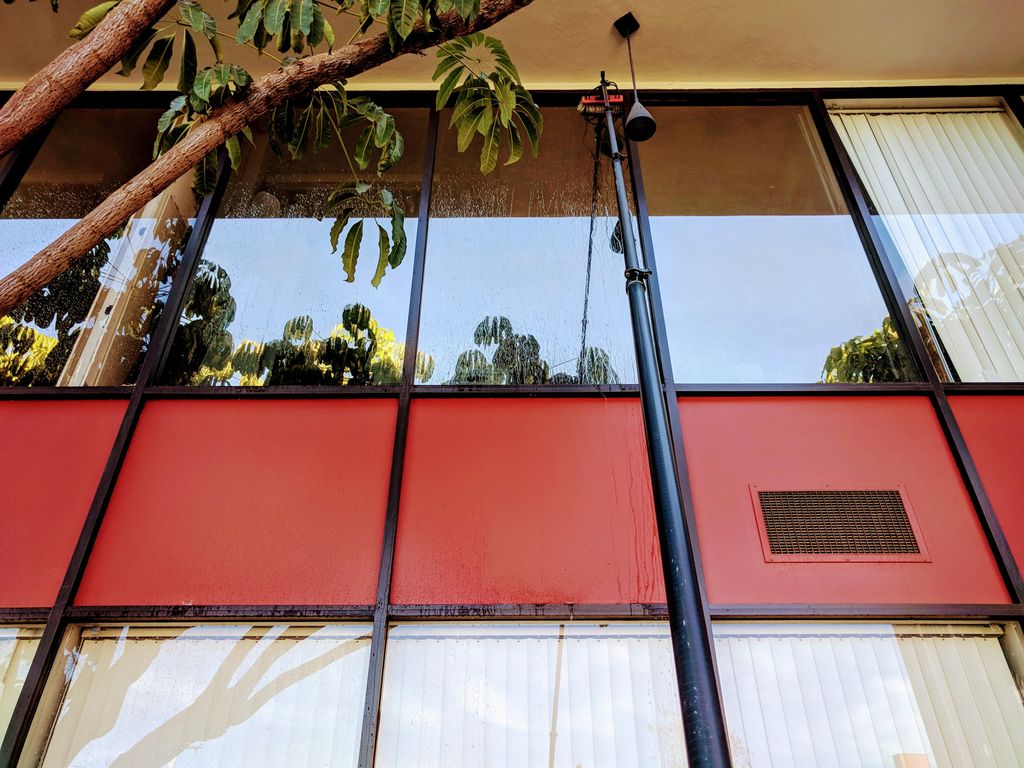 Commercial window cleaning in Long Beach CA