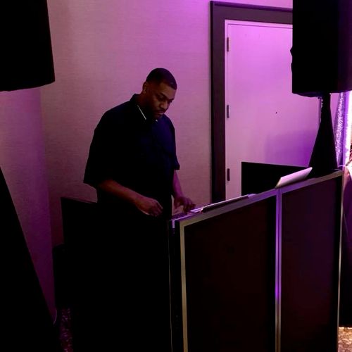Djing at lovely day wedding expo showing off a lit