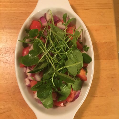 Watercress salad with red onions and tomatoes