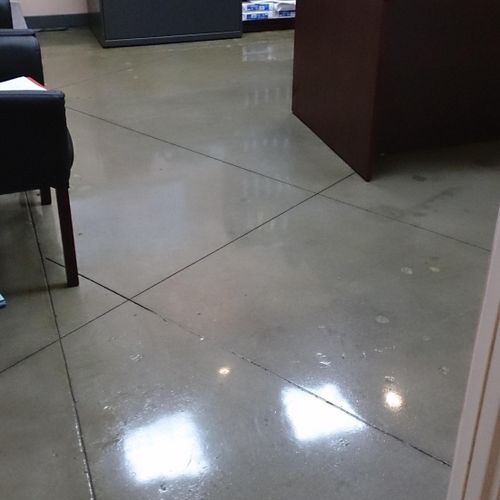 Concrete floor waxed ( wet look)