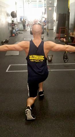 lunge w/ lateral shoulder raise!
