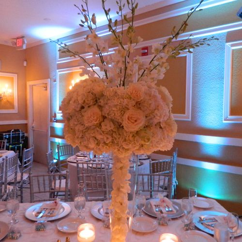 Very beautiful centerpiece and other styles. We ca