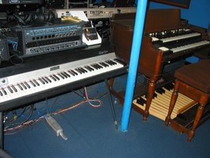 Fender Rhodes and Hammond B3