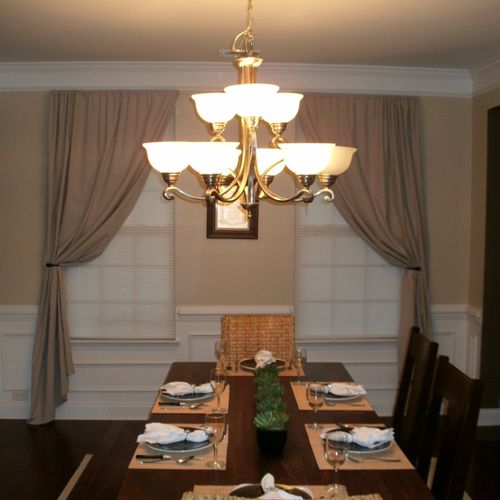 Simple dinning room with wainscoting & chunky crow
