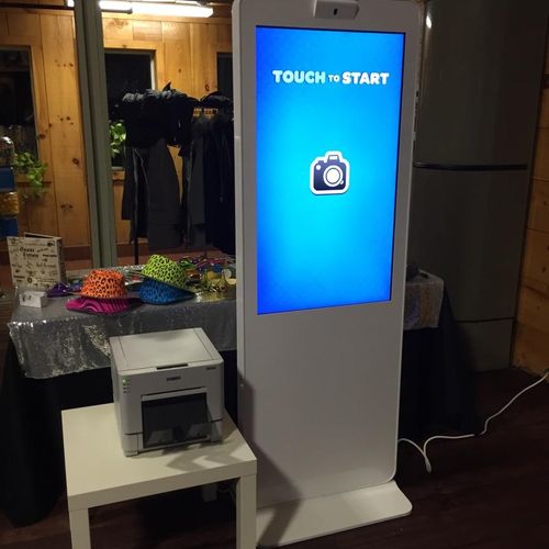 42inch mega touch screen selfie booth