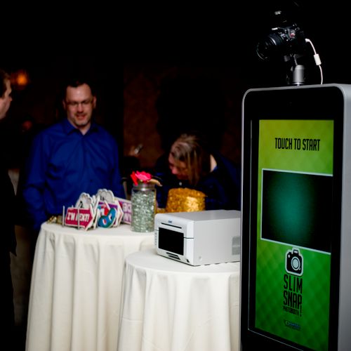The Slim Snap open-style photo booth.  Looks like 