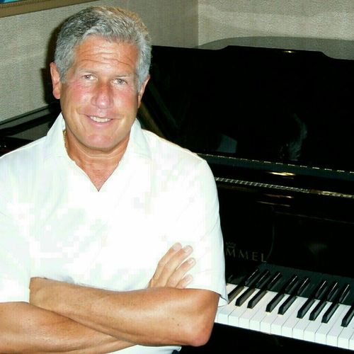 Pianist Andy Kahn