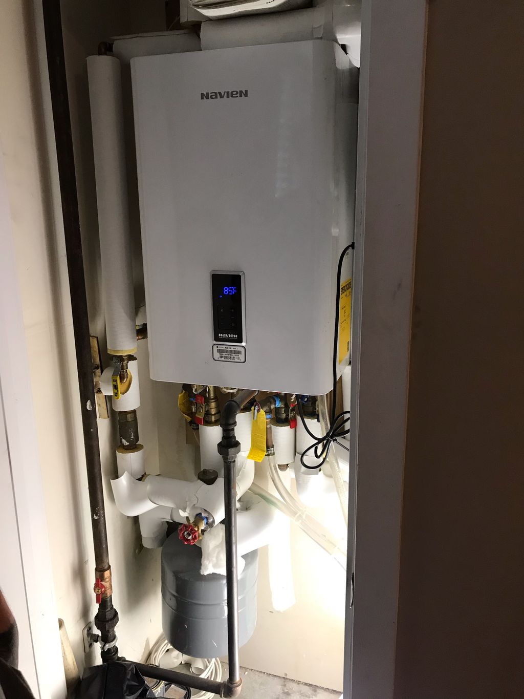 Tankless hot water heater