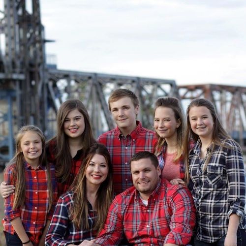 Lots of kiddos, lots of plaid! Perfect for their h