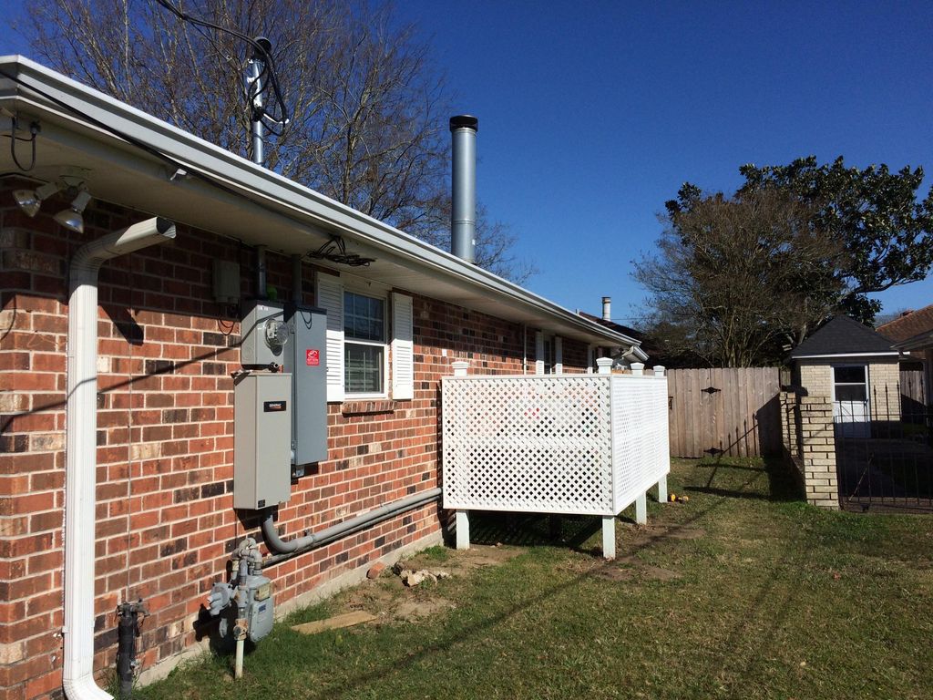 Lattice enclosure for generator