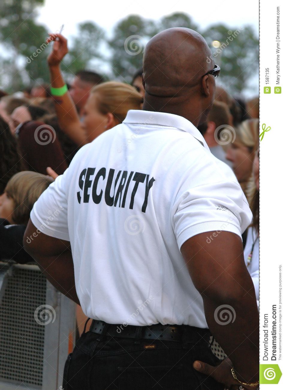 Security Officer James Andrews who photo went vira
