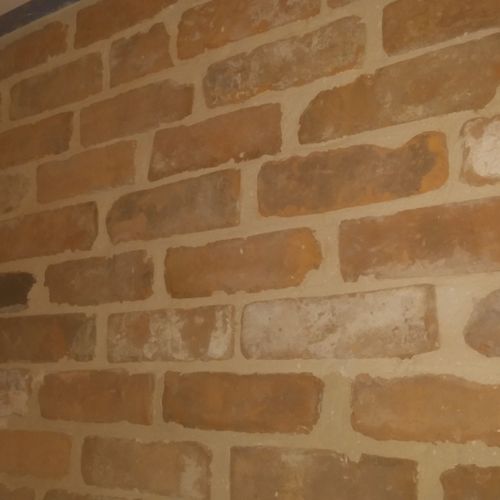 brick-it backnwall, master bedroom