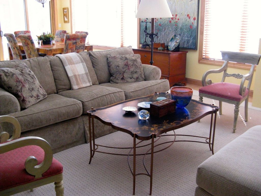 Decorating/Staging (Living Room)