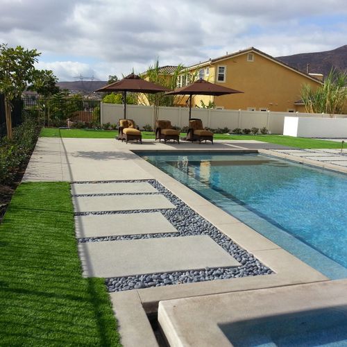 infinity edge spa and pool
sand finished concrete 