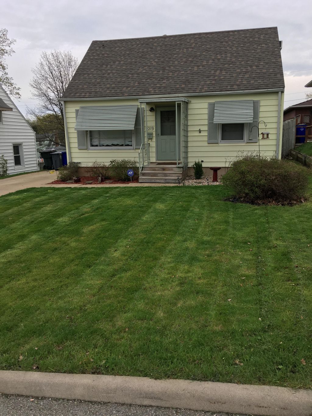 Client requested a One time mow with clippings rak