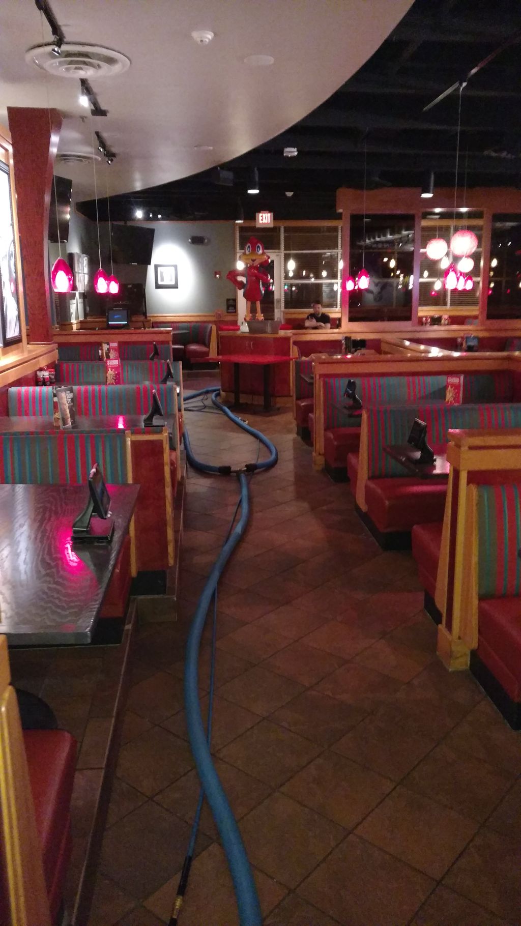 Red Robin....YuuuuM. 