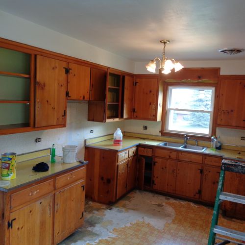 This cabinets were build in the 1950 like the hous