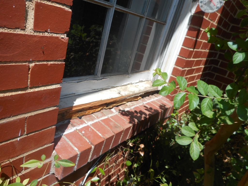 wood trim rot noted