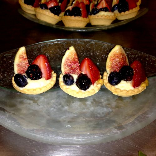 Fig and berry tart