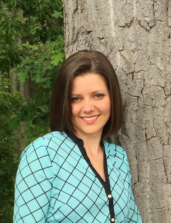 Caitlin Maurer holds a Bachelor of Music as well a