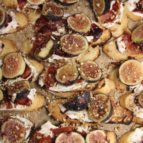 Goat Cheese & Fig Crostini With Prosciutto & Honey