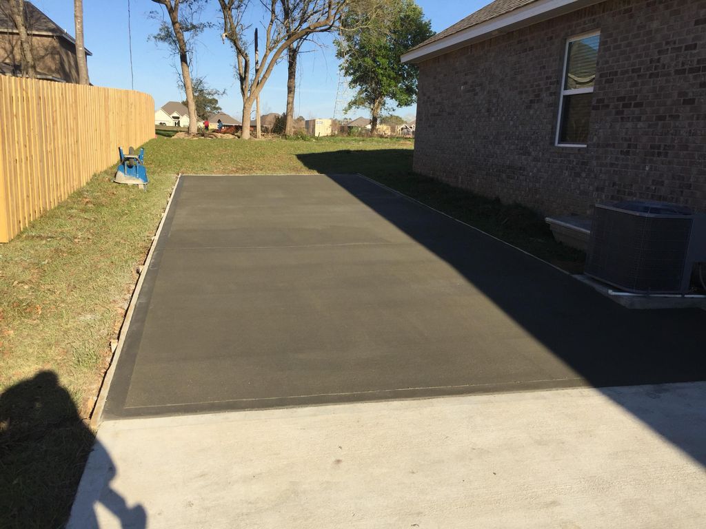 Picture framed finish driveway