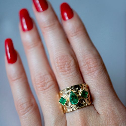 Colombian emerald 18k gold ring
