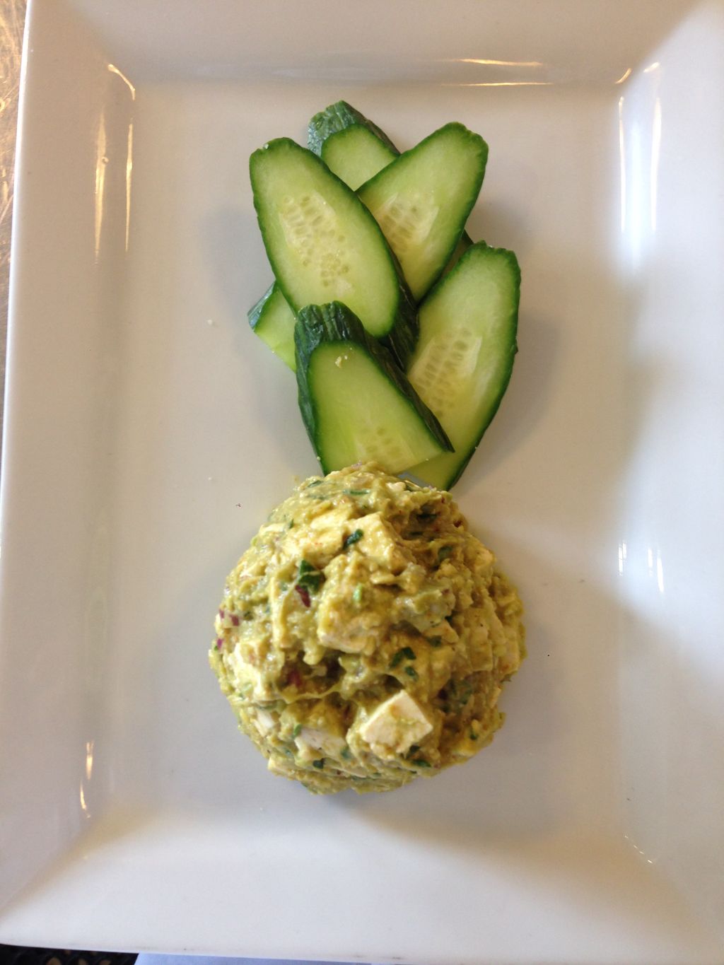 avocado tofu salad, an egg-less and oil-free dish.