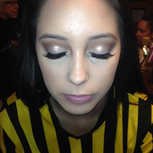 A soft, glamorous makeup look for prom. June 2015.