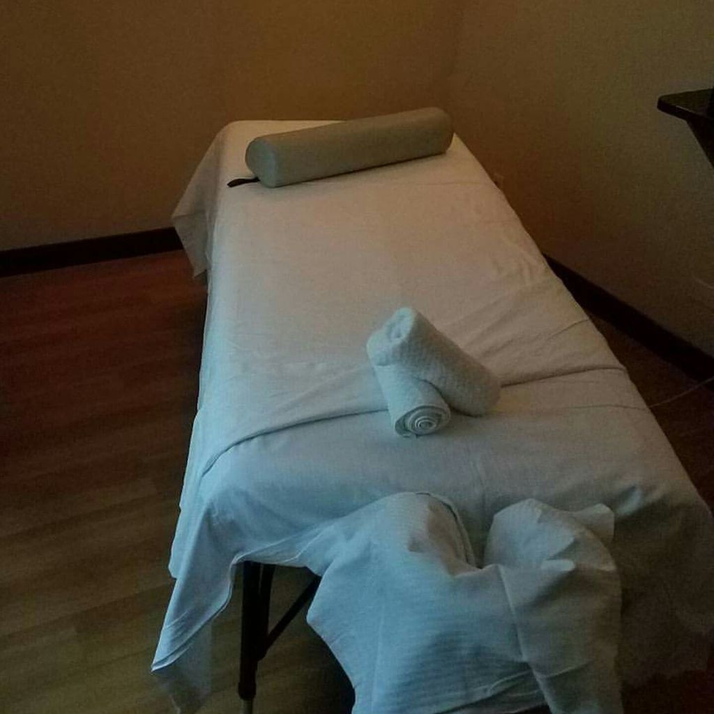 Ashli Diana  massage therapy