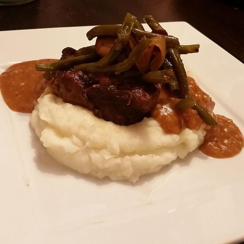 Beef Roast with Green Beans and Mashed Potatoes.