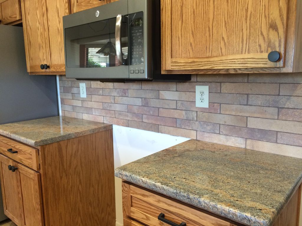 Tile backsplash #2
(Same Kitchen as above)