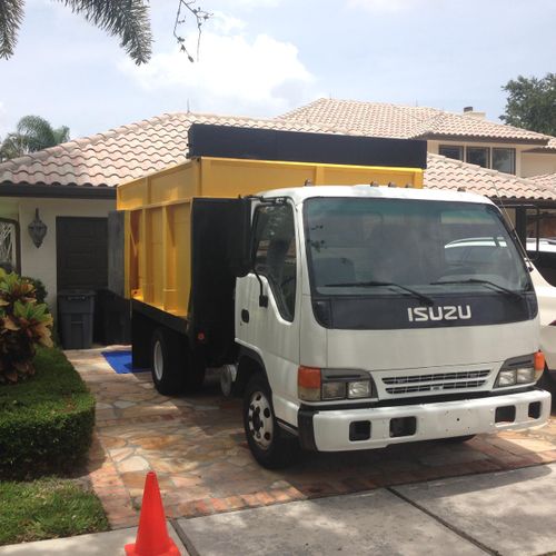 JunkRush - We bring our junk removal truck to you 